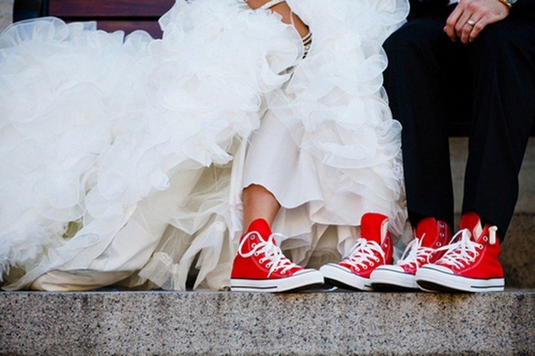 Getting married in sneakers the new trend Les Moments M