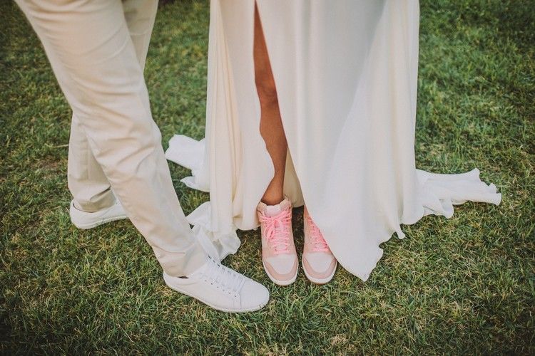 Getting married in sneakers the new trend Les Moments M