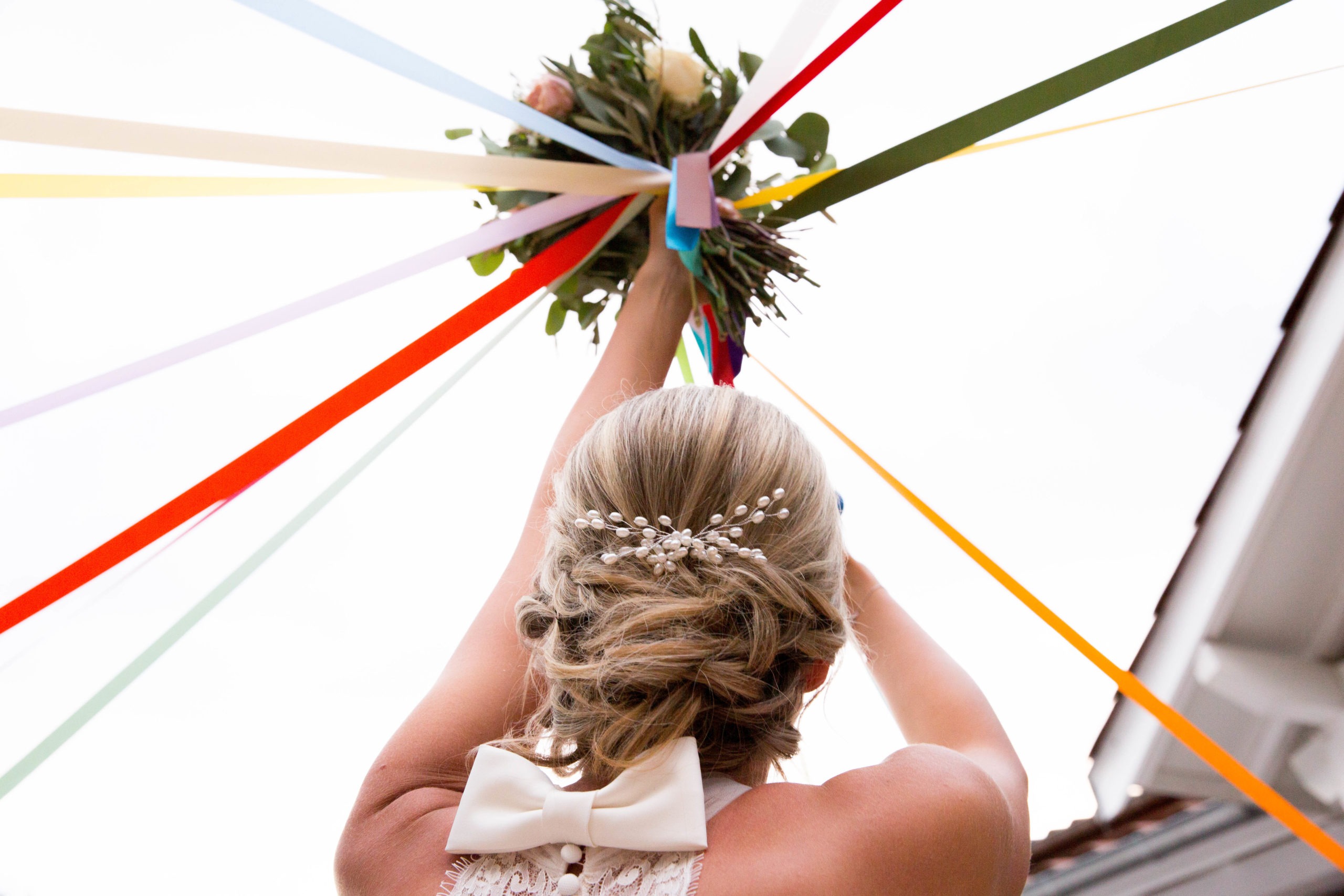 Le lancer de bouquet : une tradition réinventée – les moments m – wedding planner lyon